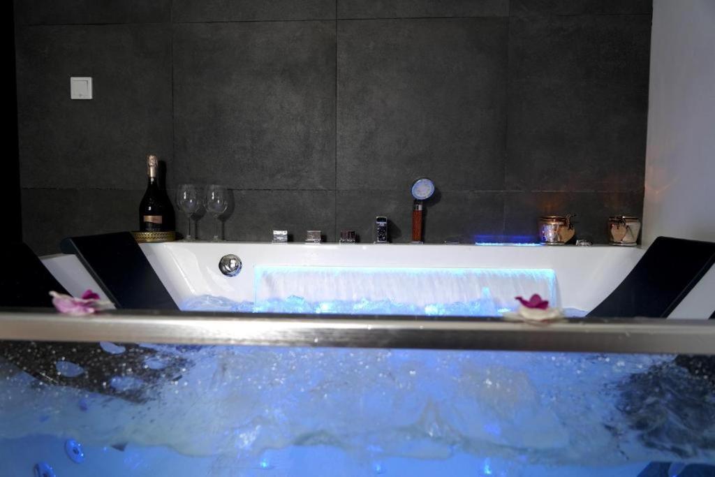 Relax Jacuzzi Apartment Kraków Eksteriør billede